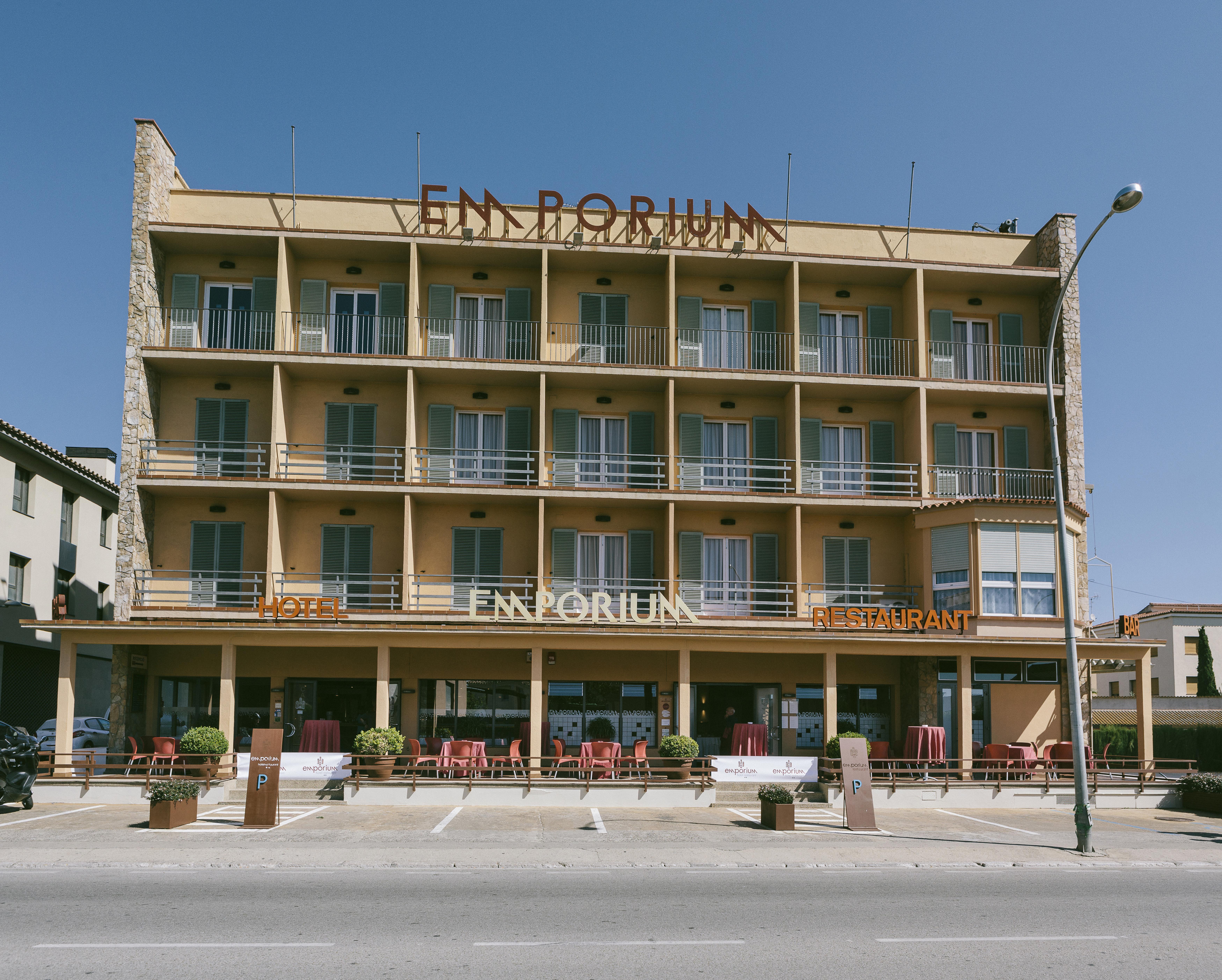 Hotel Emporium - Adults Only Кастальйо-д'Ампуріас Екстер'єр фото