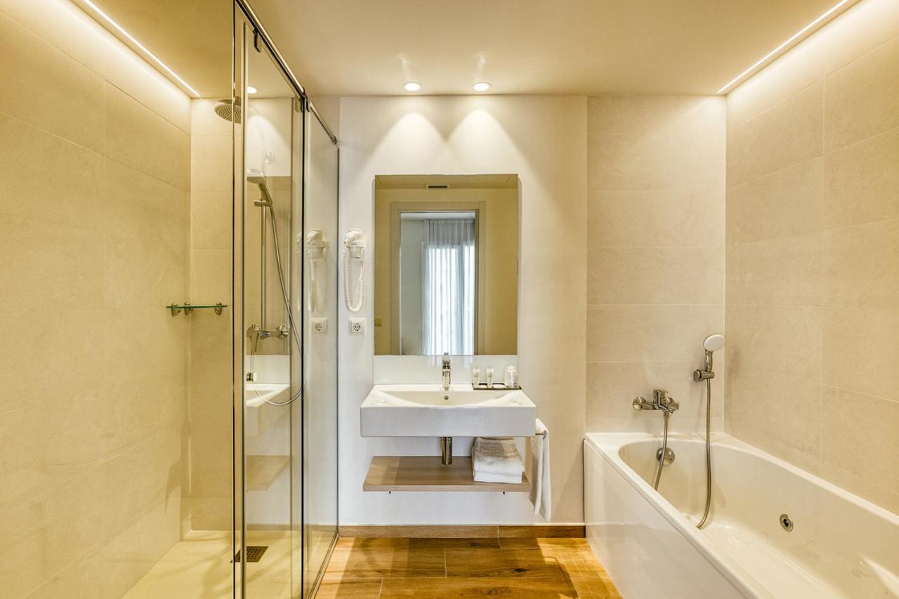 Hotel Emporium - Adults Only Кастальйо-д'Ампуріас Екстер'єр фото
