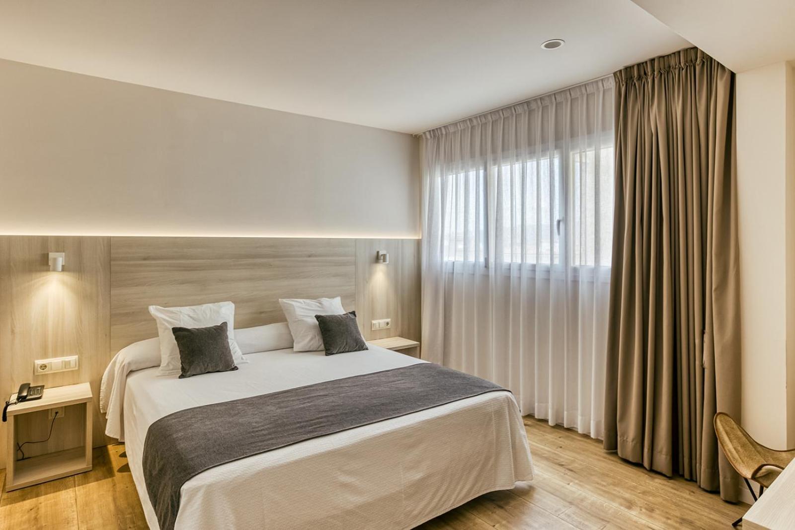 Hotel Emporium - Adults Only Кастальйо-д'Ампуріас Екстер'єр фото